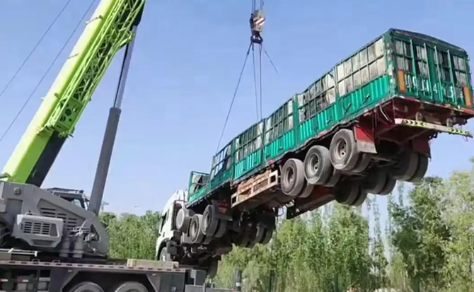 根河道路脱困救援案例